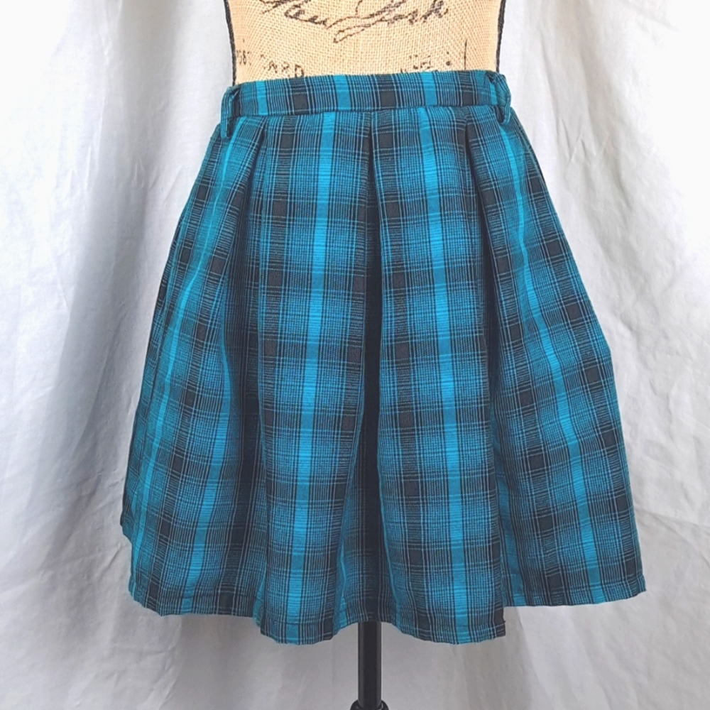 Hot Topic women's Blue Teal Plaid Pleated skirt size XLarge